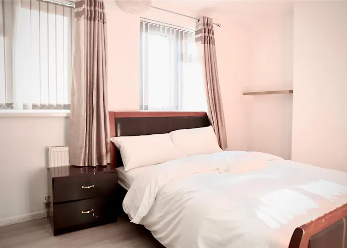 Maitland Luxury 2 Bedroom Greenwich Apartment With Good Living Space Sleeps 5 Guest- 1 Minute From Greenwich Dlr Station